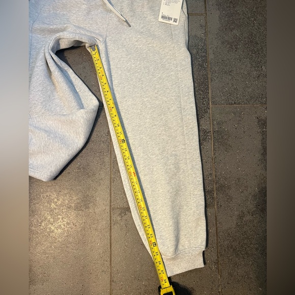 Lululemon Scuba High-Rise Relaxed Jogger Heathered Ultra Light Grey. Size 6 NWT - Picture 9 of 14